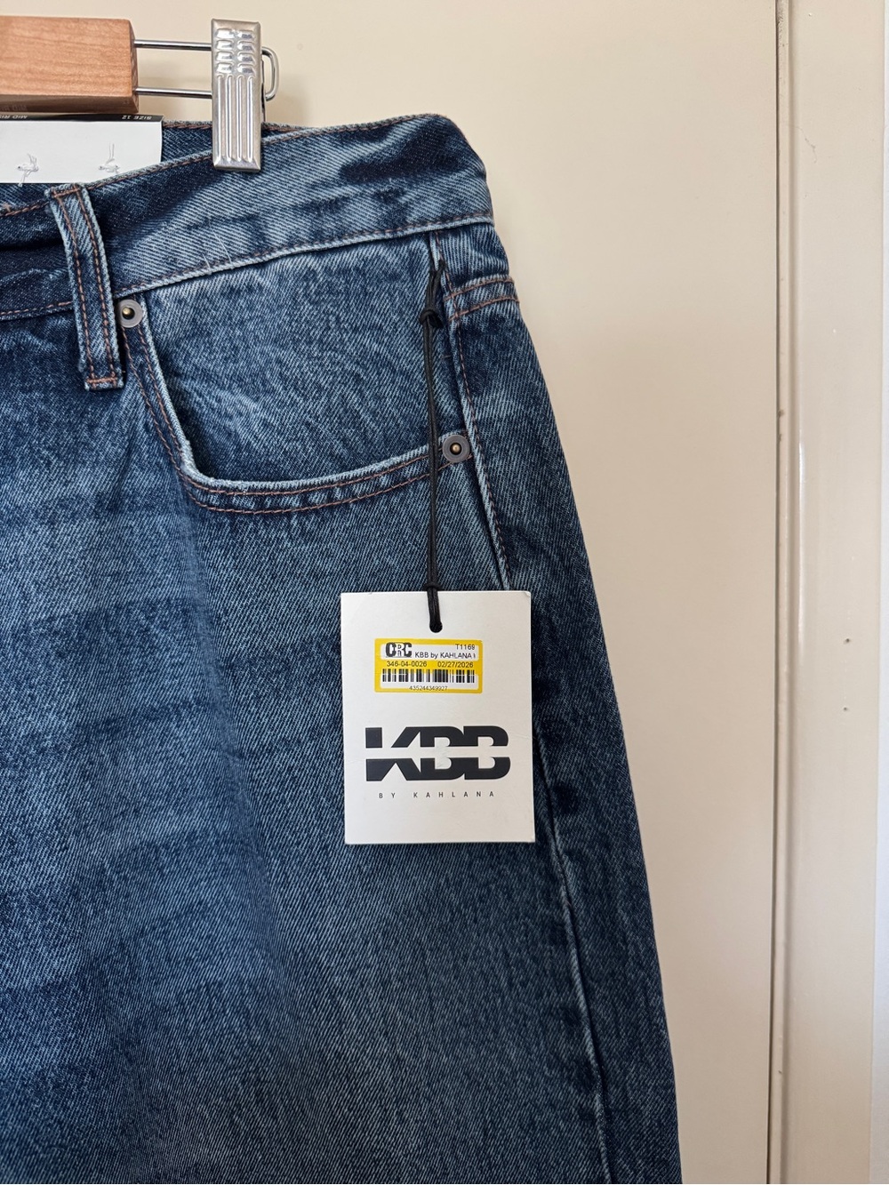 KBB by KAHLANA Women's Mid-Rise barrel Leg Jeans in a darkWash size 12 NWT - Picture 3 of 6